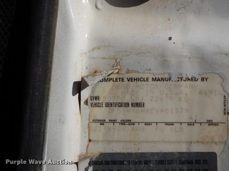 image for item ER9322 1984 Ford 9000 truck cab and chassis