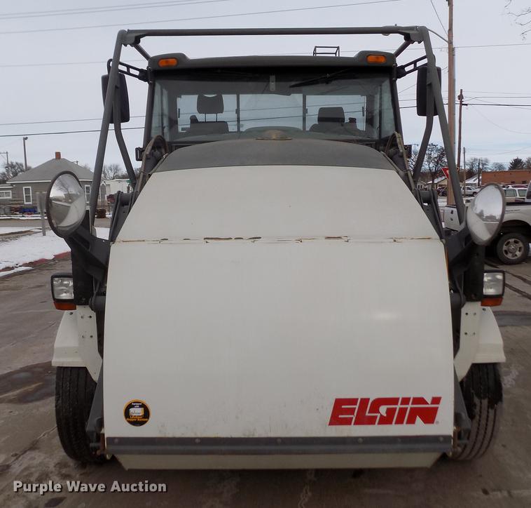 image for item FE9295 2007 Elgin Pelican NP street sweeper