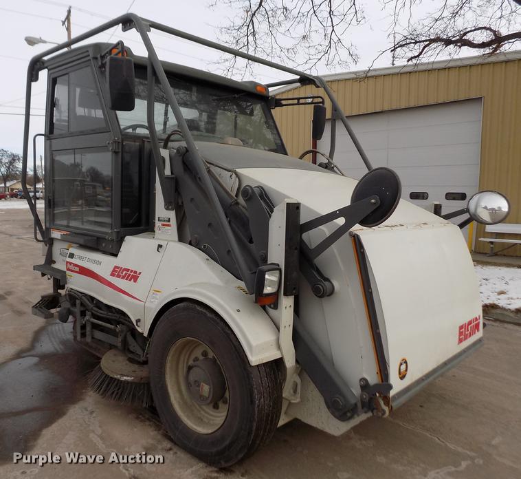 image for item FE9295 2007 Elgin Pelican NP street sweeper