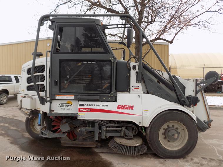 image for item FE9295 2007 Elgin Pelican NP street sweeper