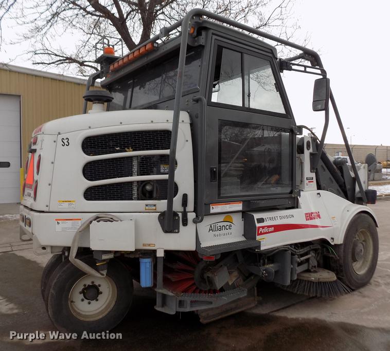 image for item FE9295 2007 Elgin Pelican NP street sweeper