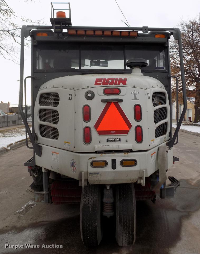 image for item FE9295 2007 Elgin Pelican NP street sweeper