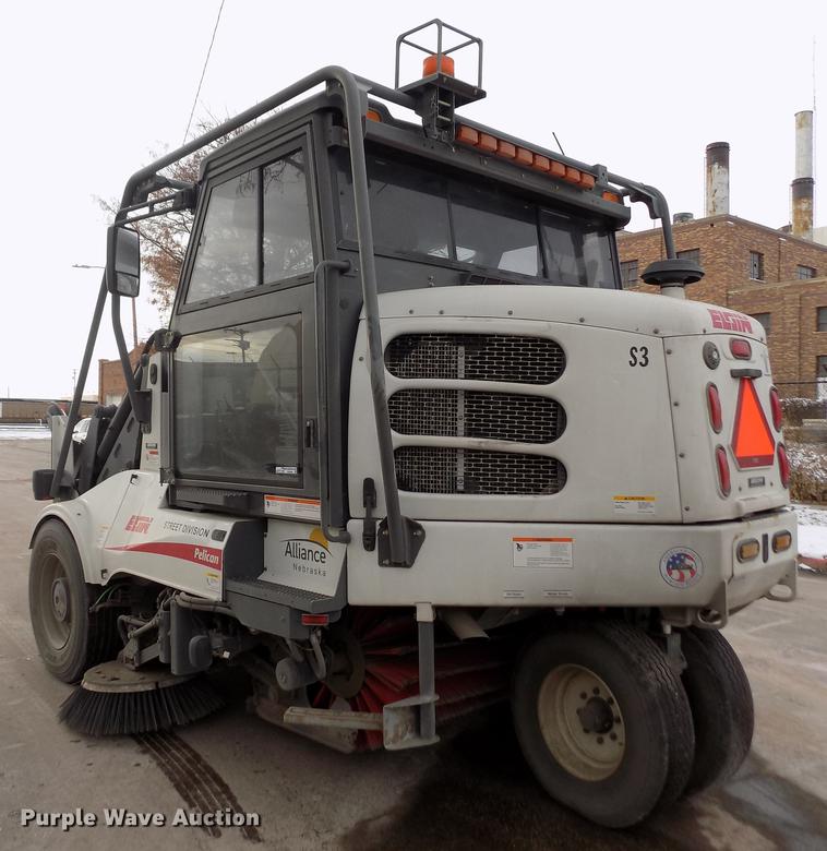 image for item FE9295 2007 Elgin Pelican NP street sweeper