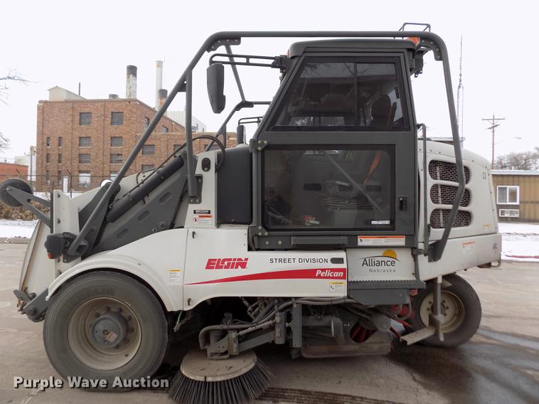 image for item FE9295 2007 Elgin Pelican NP street sweeper