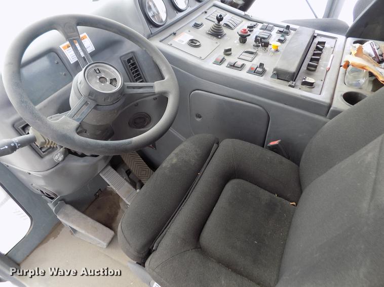 image for item FE9295 2007 Elgin Pelican NP street sweeper