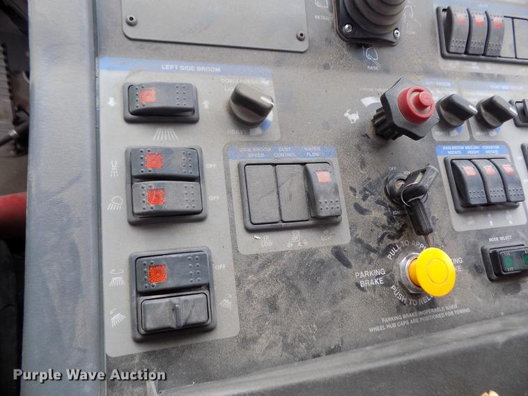 image for item FE9295 2007 Elgin Pelican NP street sweeper