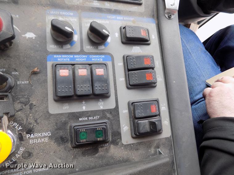 image for item FE9295 2007 Elgin Pelican NP street sweeper