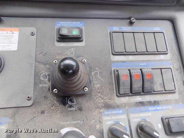 image for item FE9295 2007 Elgin Pelican NP street sweeper