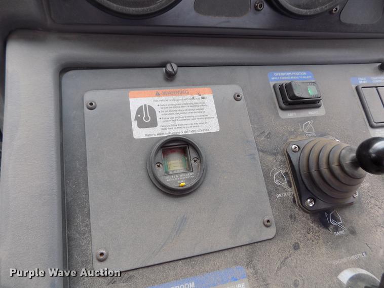 image for item FE9295 2007 Elgin Pelican NP street sweeper