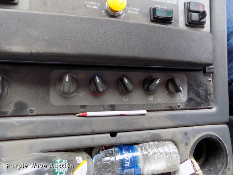 image for item FE9295 2007 Elgin Pelican NP street sweeper