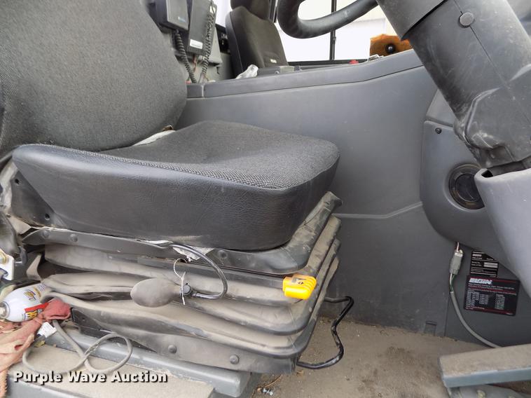 image for item FE9295 2007 Elgin Pelican NP street sweeper