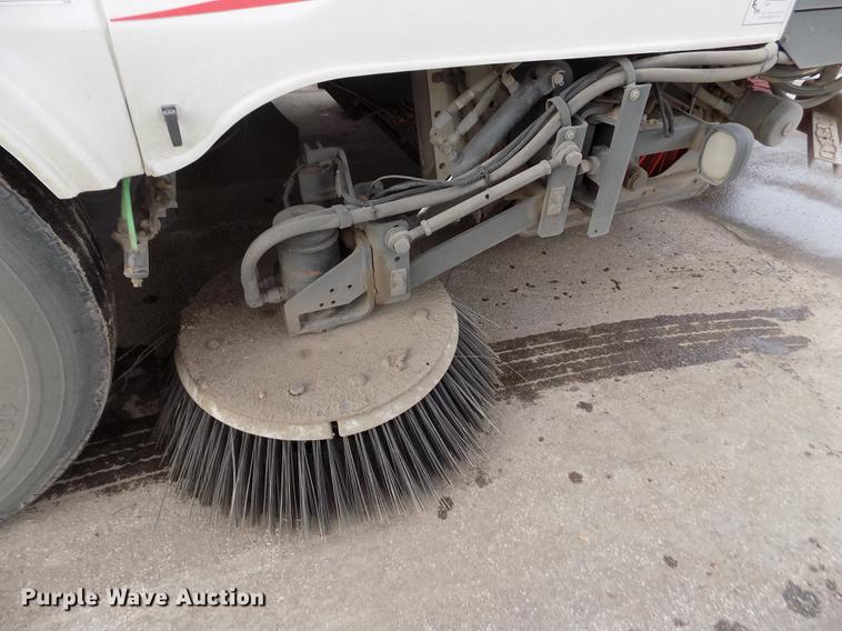 image for item FE9295 2007 Elgin Pelican NP street sweeper
