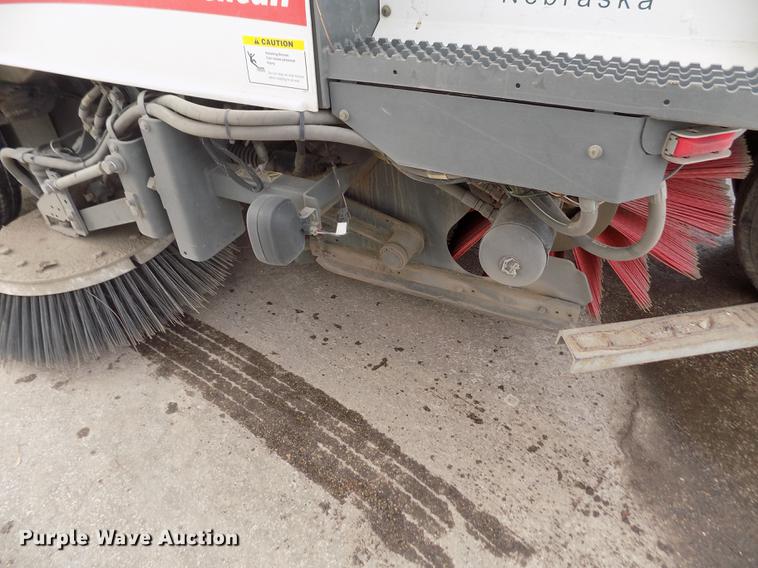 image for item FE9295 2007 Elgin Pelican NP street sweeper