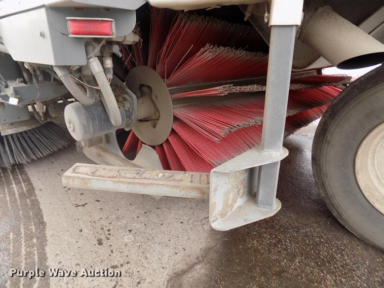 image for item FE9295 2007 Elgin Pelican NP street sweeper