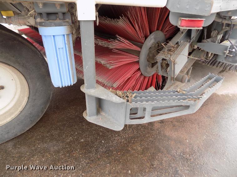 image for item FE9295 2007 Elgin Pelican NP street sweeper