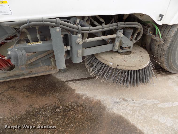 image for item FE9295 2007 Elgin Pelican NP street sweeper