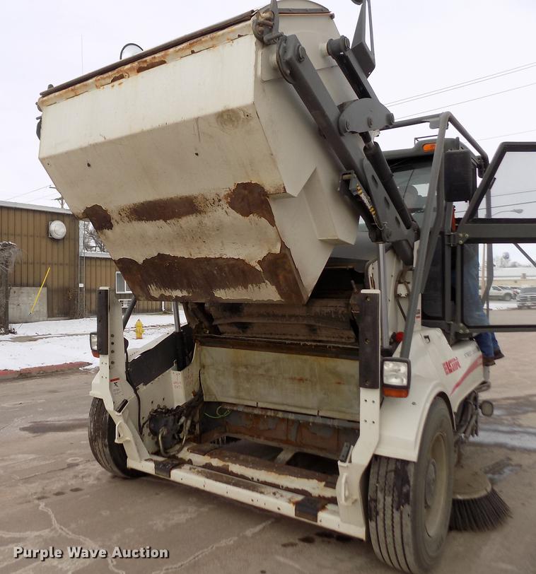 image for item FE9295 2007 Elgin Pelican NP street sweeper