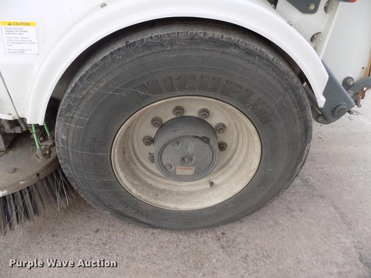 image for item FE9295 2007 Elgin Pelican NP street sweeper