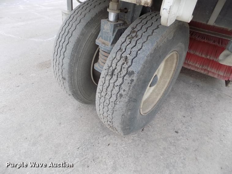 image for item FE9295 2007 Elgin Pelican NP street sweeper