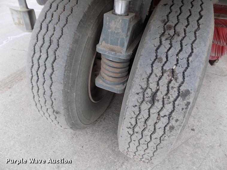 image for item FE9295 2007 Elgin Pelican NP street sweeper