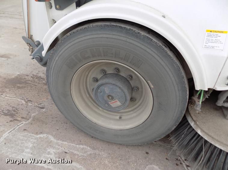 image for item FE9295 2007 Elgin Pelican NP street sweeper