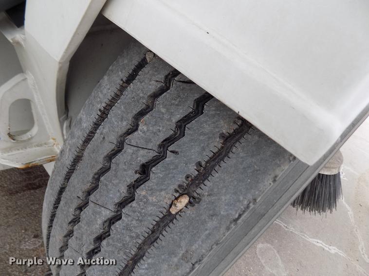 image for item FE9295 2007 Elgin Pelican NP street sweeper