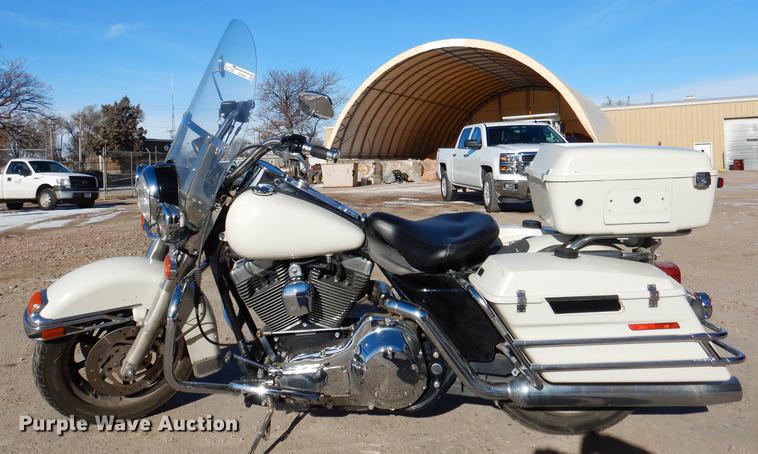 image for item FE9299 2005 Harley Davidson FLHPI Road King motorcycle