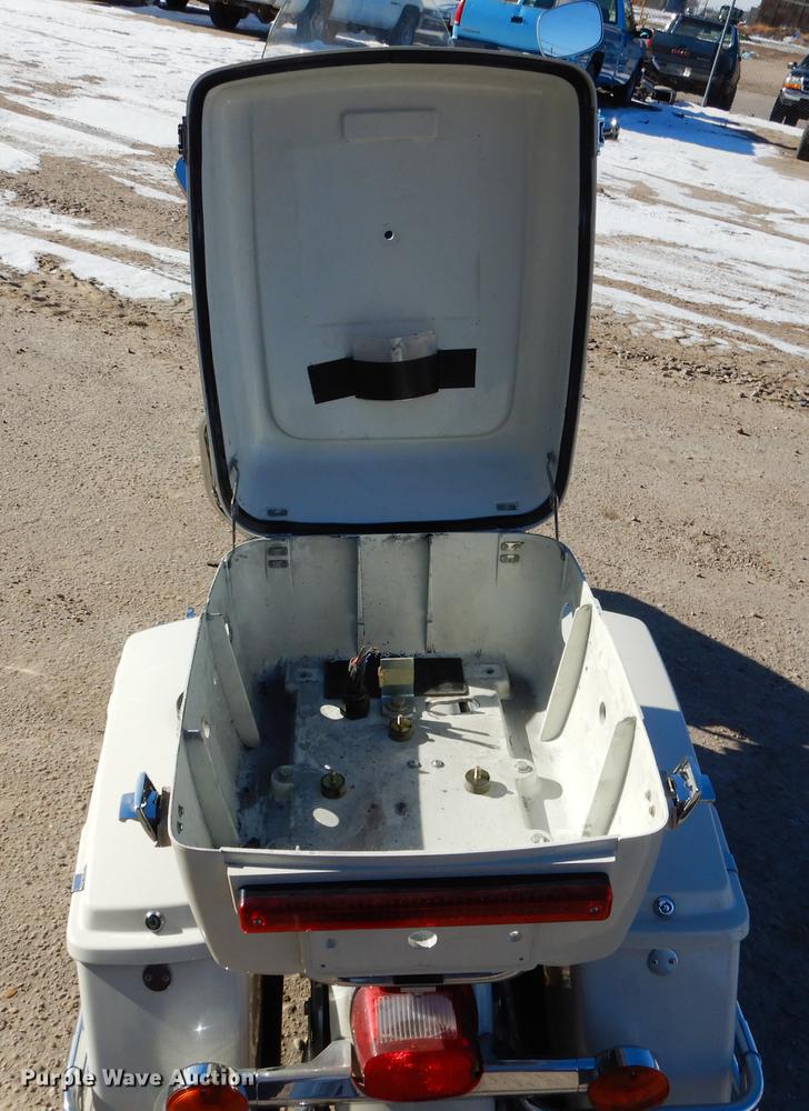 image for item FE9299 2005 Harley Davidson FLHPI Road King motorcycle