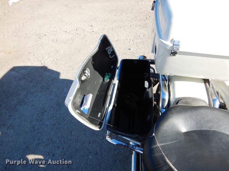 image for item FE9299 2005 Harley Davidson FLHPI Road King motorcycle