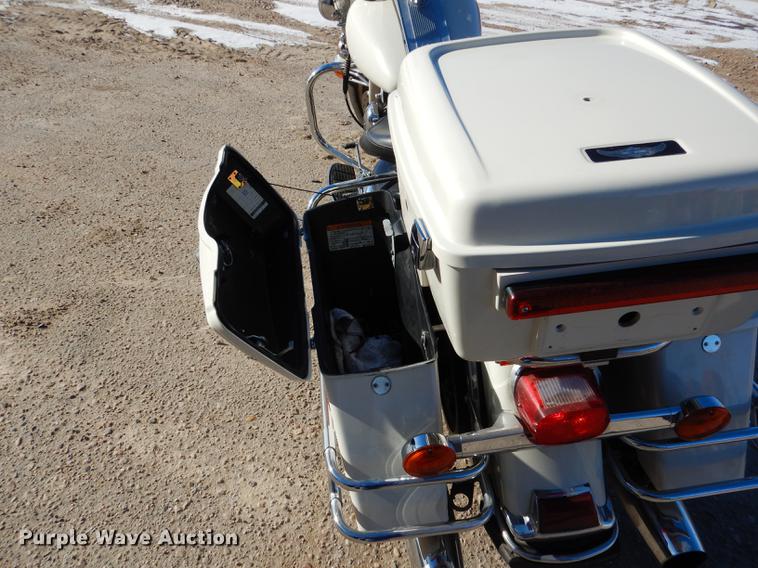 image for item FE9299 2005 Harley Davidson FLHPI Road King motorcycle