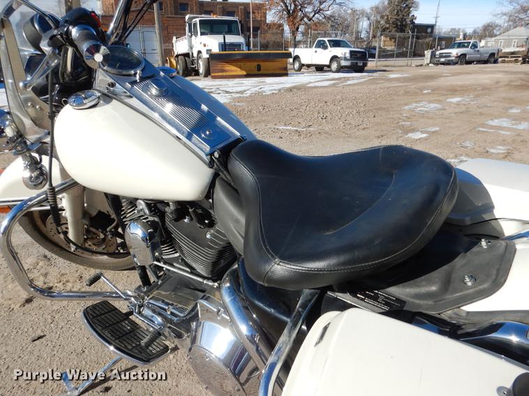 image for item FE9299 2005 Harley Davidson FLHPI Road King motorcycle