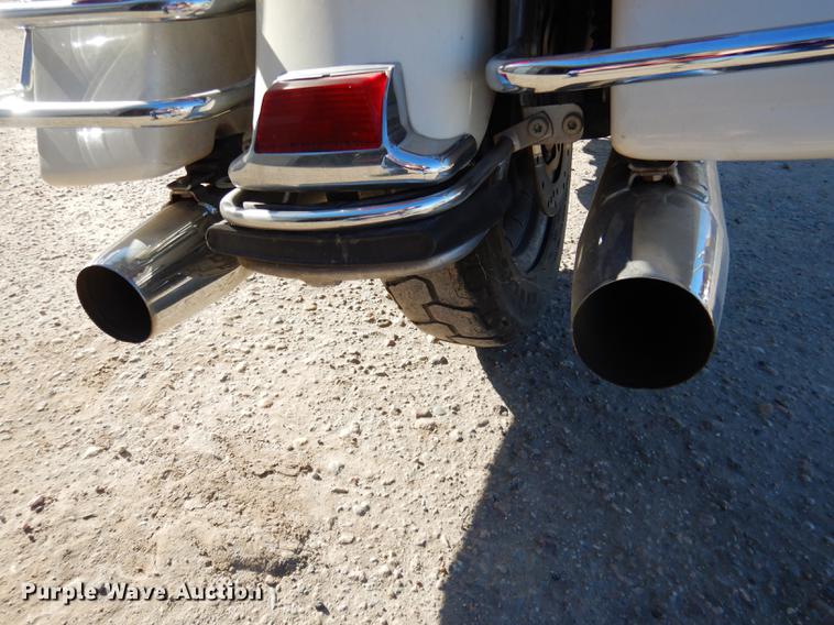 image for item FE9299 2005 Harley Davidson FLHPI Road King motorcycle