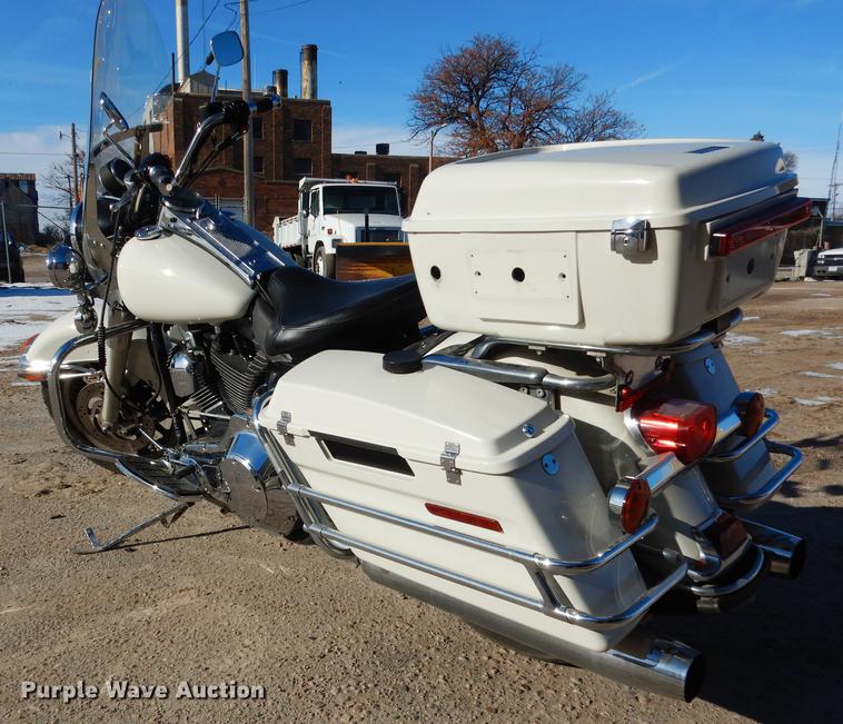 image for item FE9299 2005 Harley Davidson FLHPI Road King motorcycle