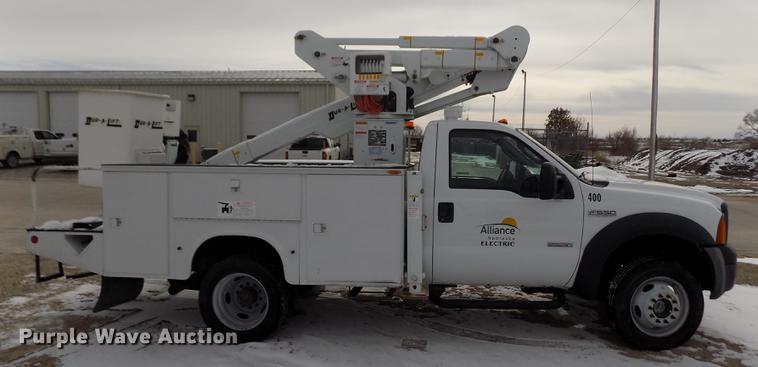 image for item FE9306 2007 Ford F550 XL bucket truck