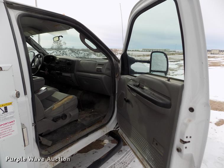 image for item FE9306 2007 Ford F550 XL bucket truck