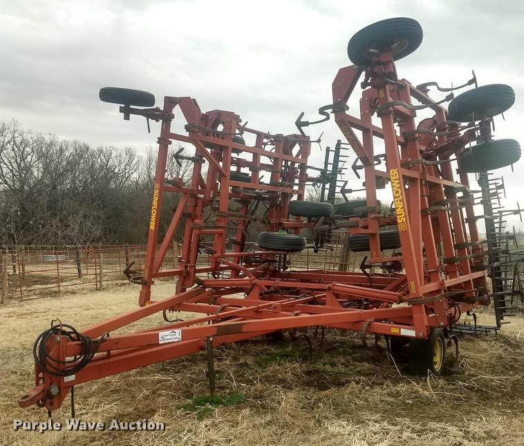 image for item DB9007 Sunflower 5452-46 field cultivator