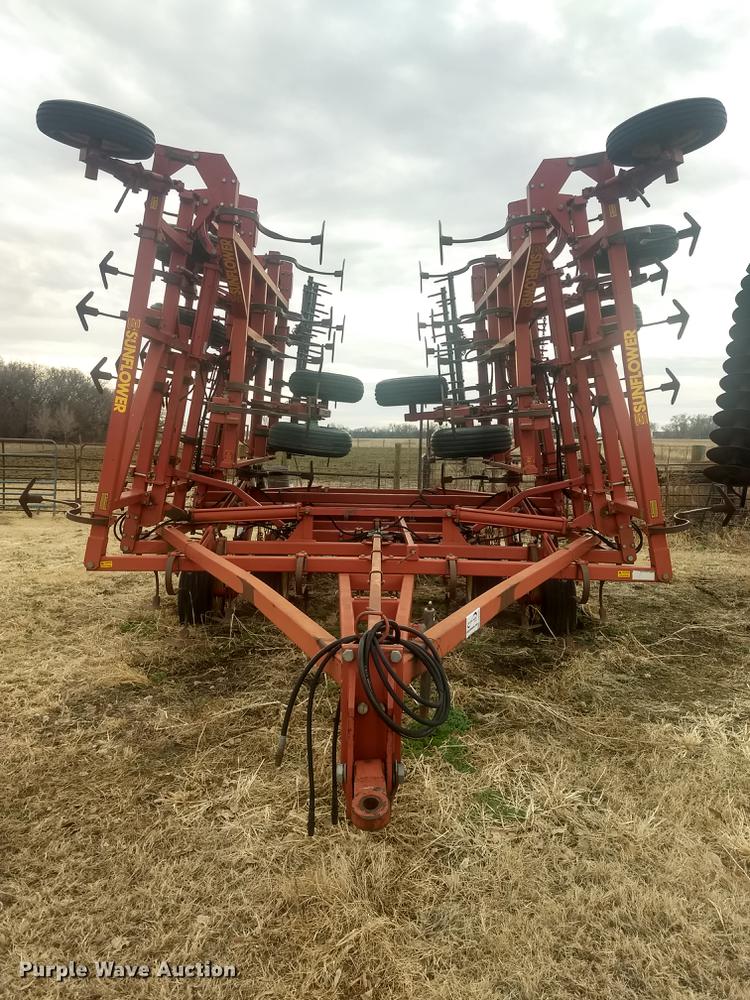 image for item DB9007 Sunflower 5452-46 field cultivator