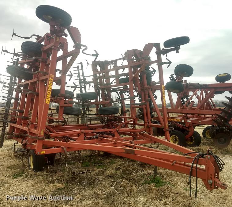 image for item DB9007 Sunflower 5452-46 field cultivator