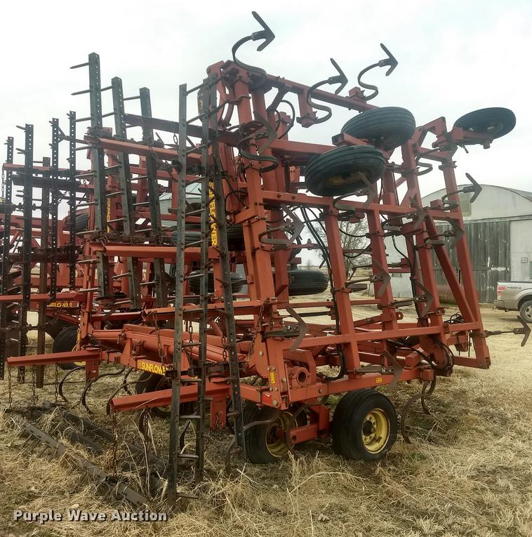 image for item DB9007 Sunflower 5452-46 field cultivator