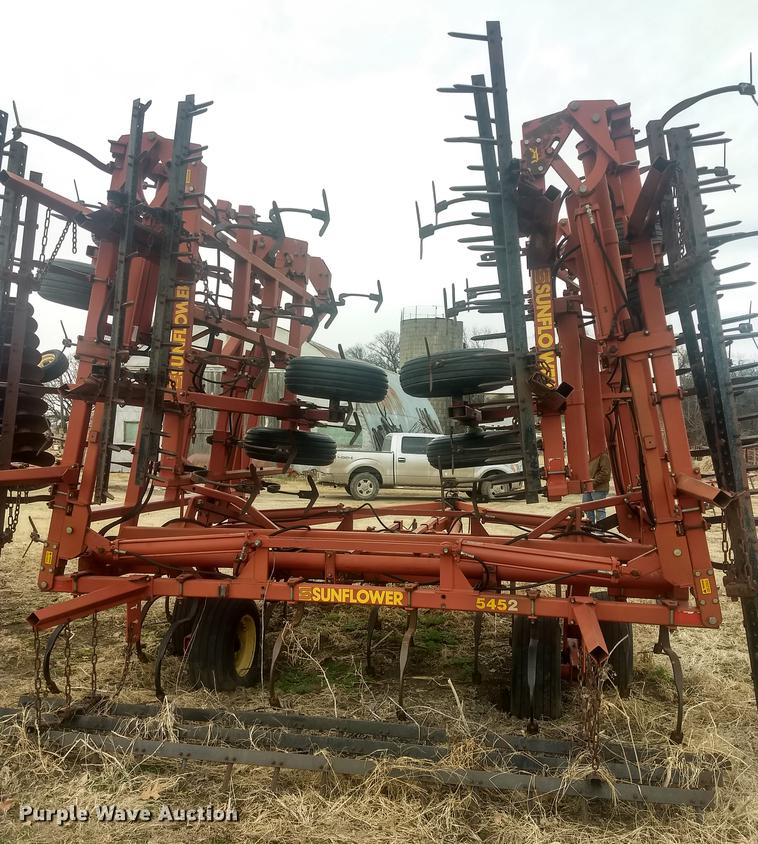 image for item DB9007 Sunflower 5452-46 field cultivator