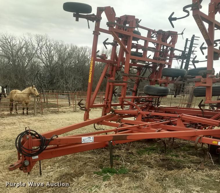 image for item DB9007 Sunflower 5452-46 field cultivator