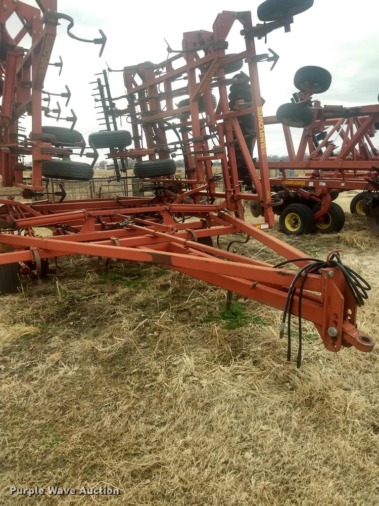image for item DB9007 Sunflower 5452-46 field cultivator