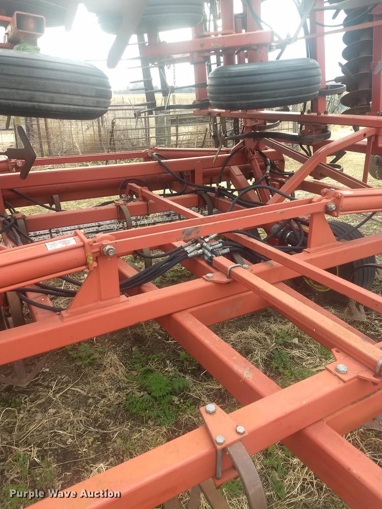 image for item DB9007 Sunflower 5452-46 field cultivator