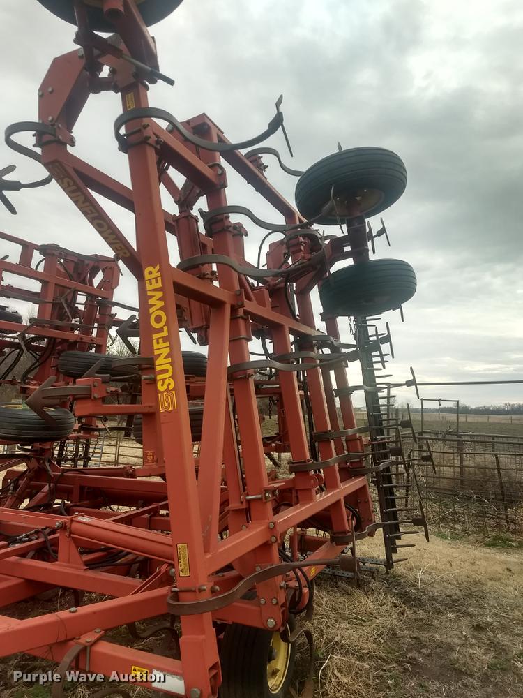 image for item DB9007 Sunflower 5452-46 field cultivator