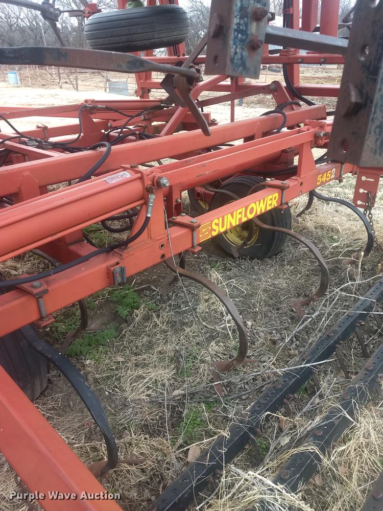 image for item DB9007 Sunflower 5452-46 field cultivator