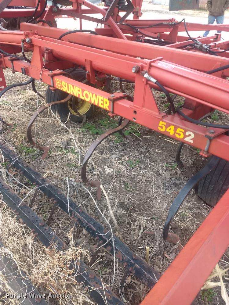 image for item DB9007 Sunflower 5452-46 field cultivator