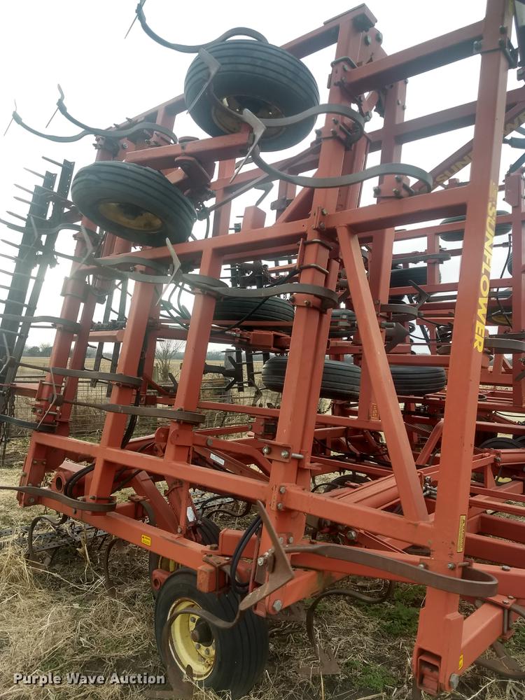 image for item DB9007 Sunflower 5452-46 field cultivator