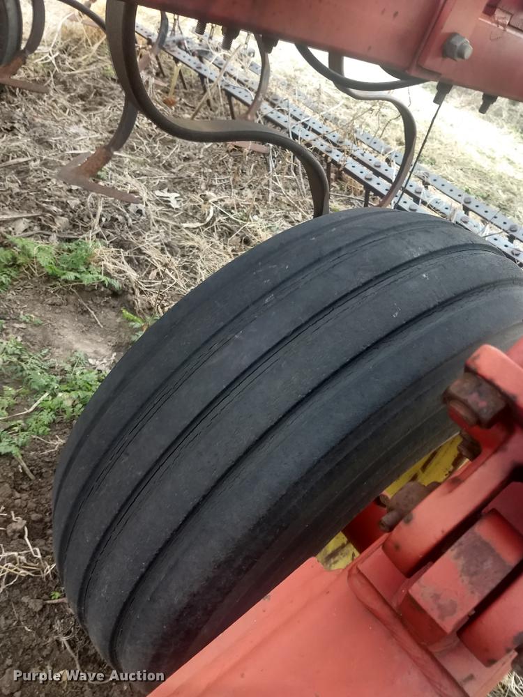 image for item DB9007 Sunflower 5452-46 field cultivator