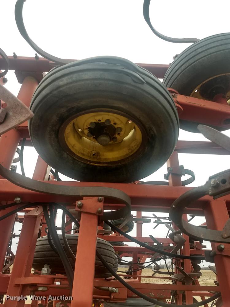 image for item DB9007 Sunflower 5452-46 field cultivator