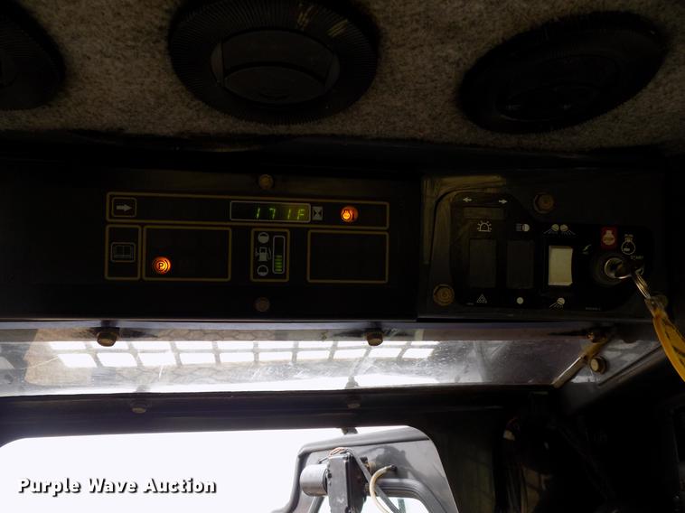 image for item DD3545 1999 New Holland LS180 skid steer